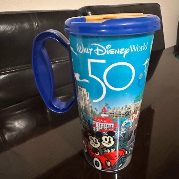 Walt Disney World refillable cup - Picture 1 of 2